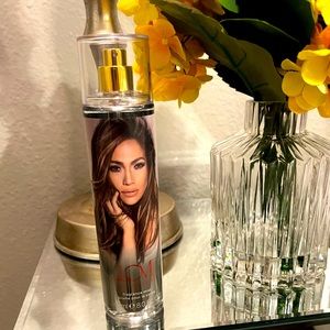 JLUXE JENNIFER LOPEZ